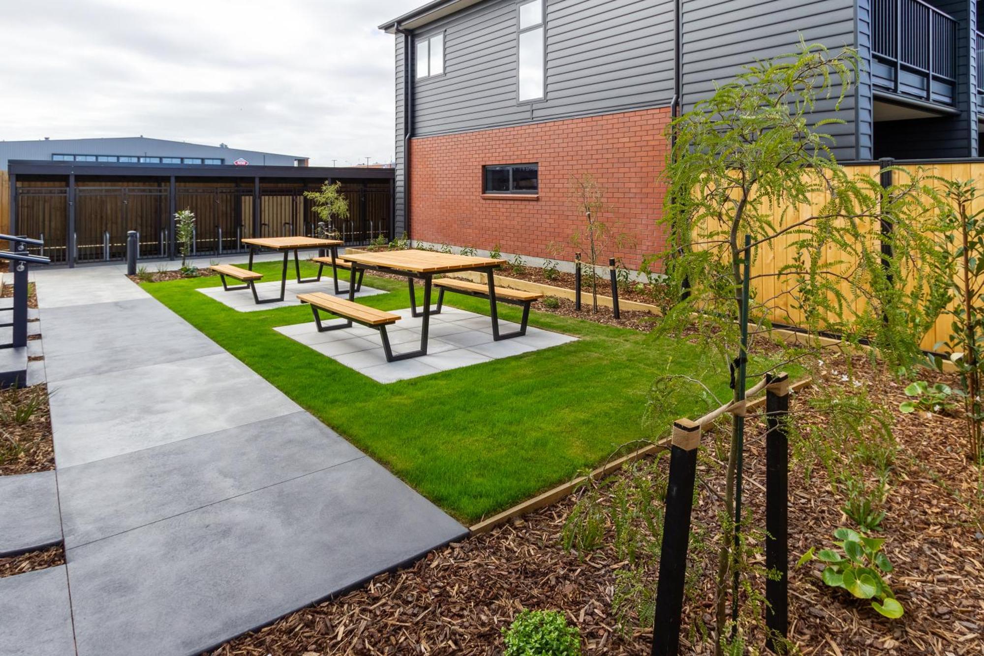 Downtown Comfort: Modern Studio With Backyard Christchurch Exterior photo